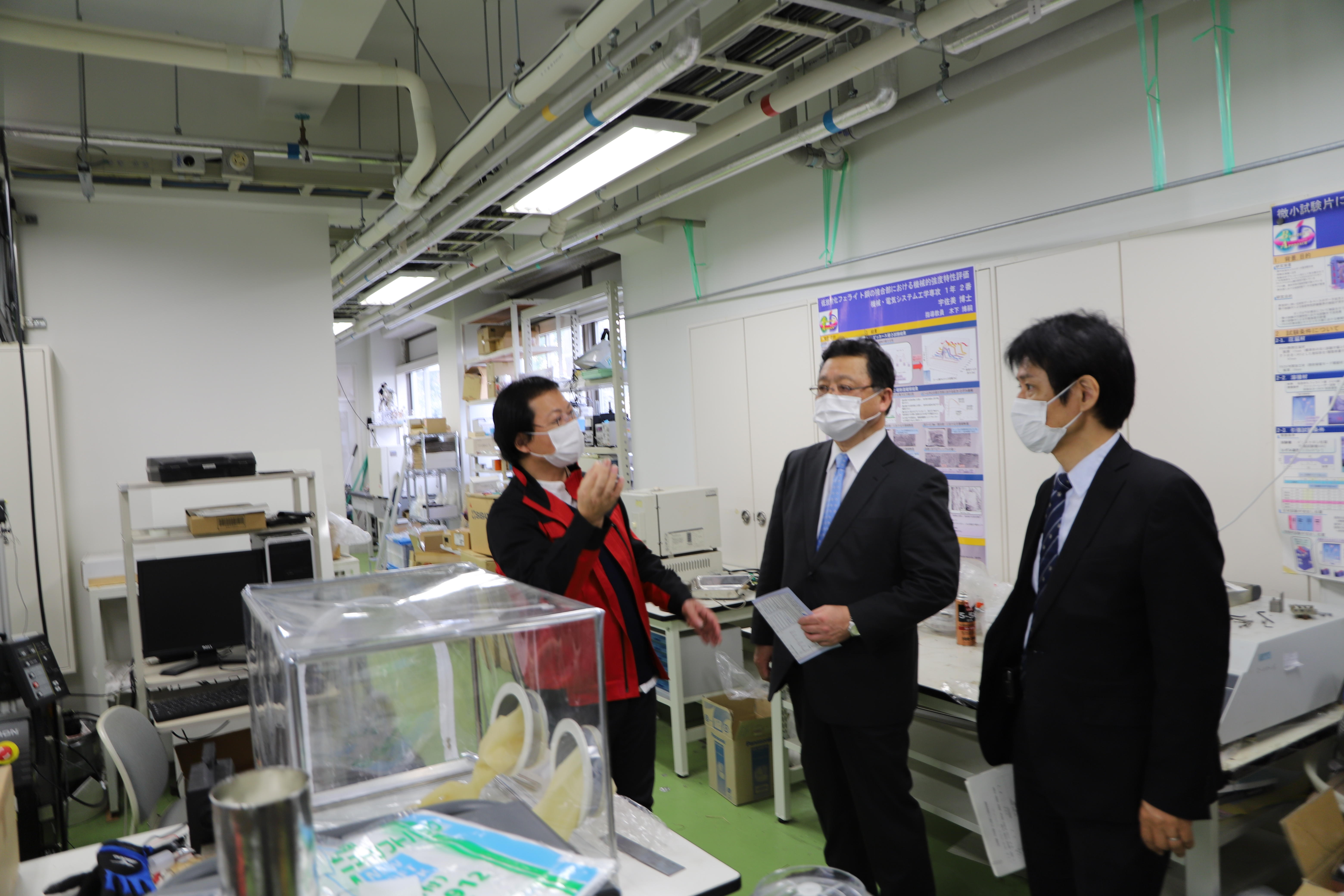 写真1（国立高等専門学校機構の坪田・井上両理事が本校を視察しました）.JPG