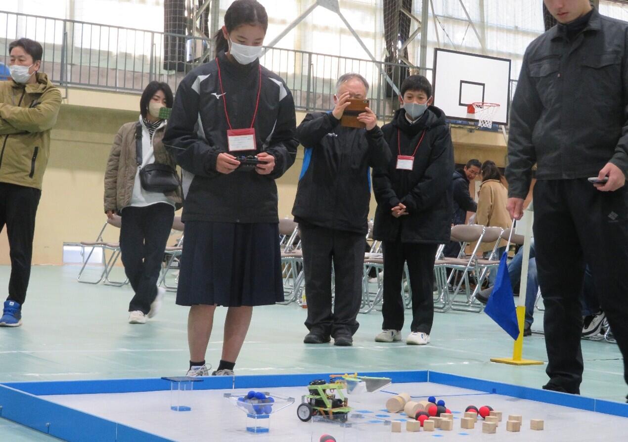 写真6(中学生ロボット競技会を開催).jpg