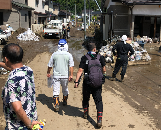 写真１（都市システム工学科教授　内郷地区浸水被害を福島放送で解説）.png