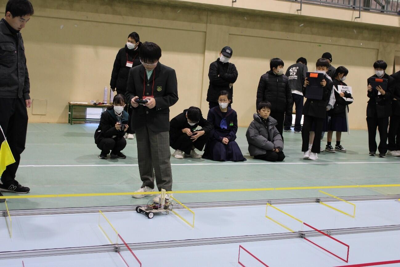 写真3(中学生ロボット競技会を開催).jpg