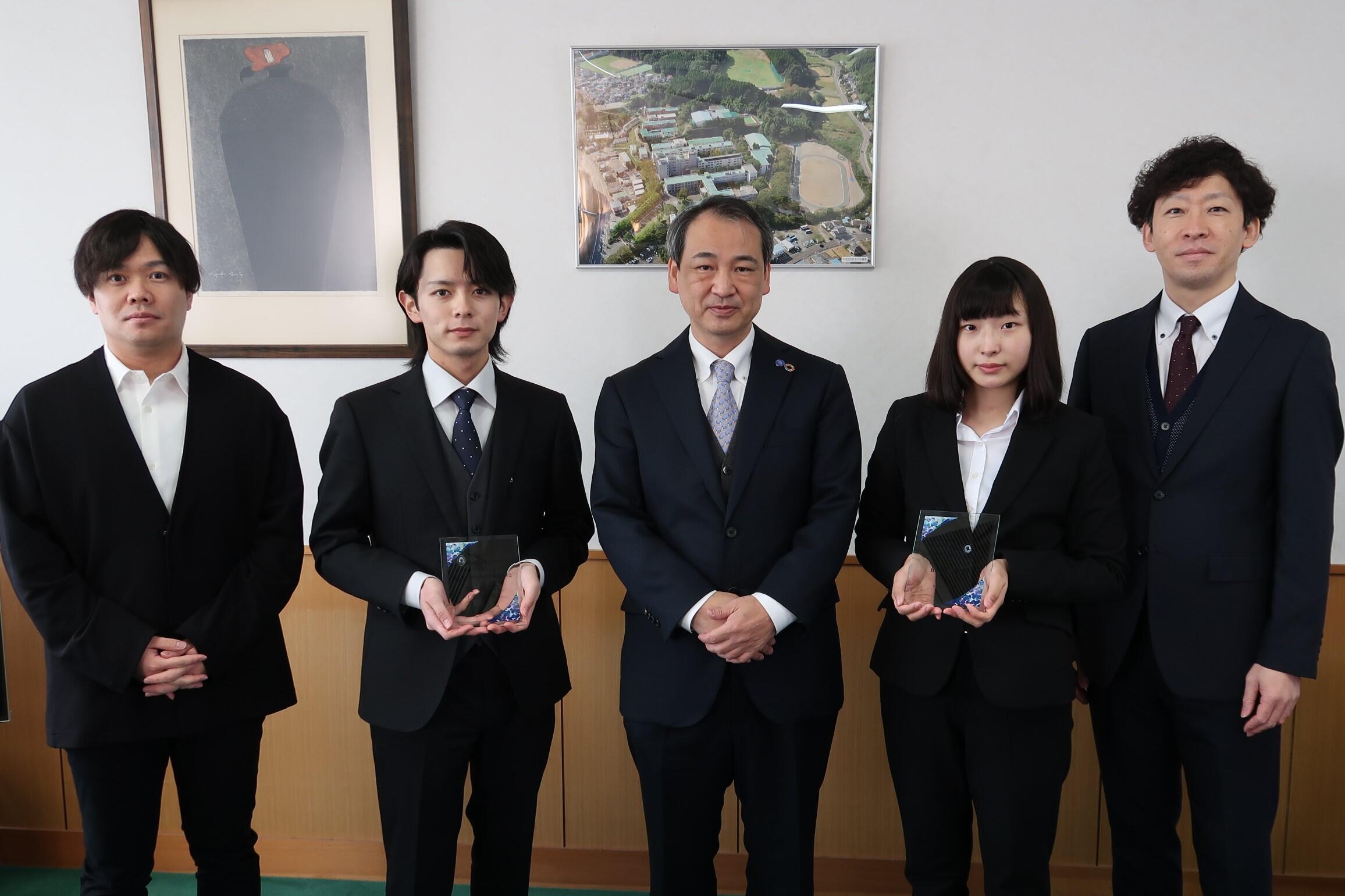 写真（東北・北海道地区高専産学連携シンポジウムで本校学生が最優秀賞、特別賞を受賞）.JPG