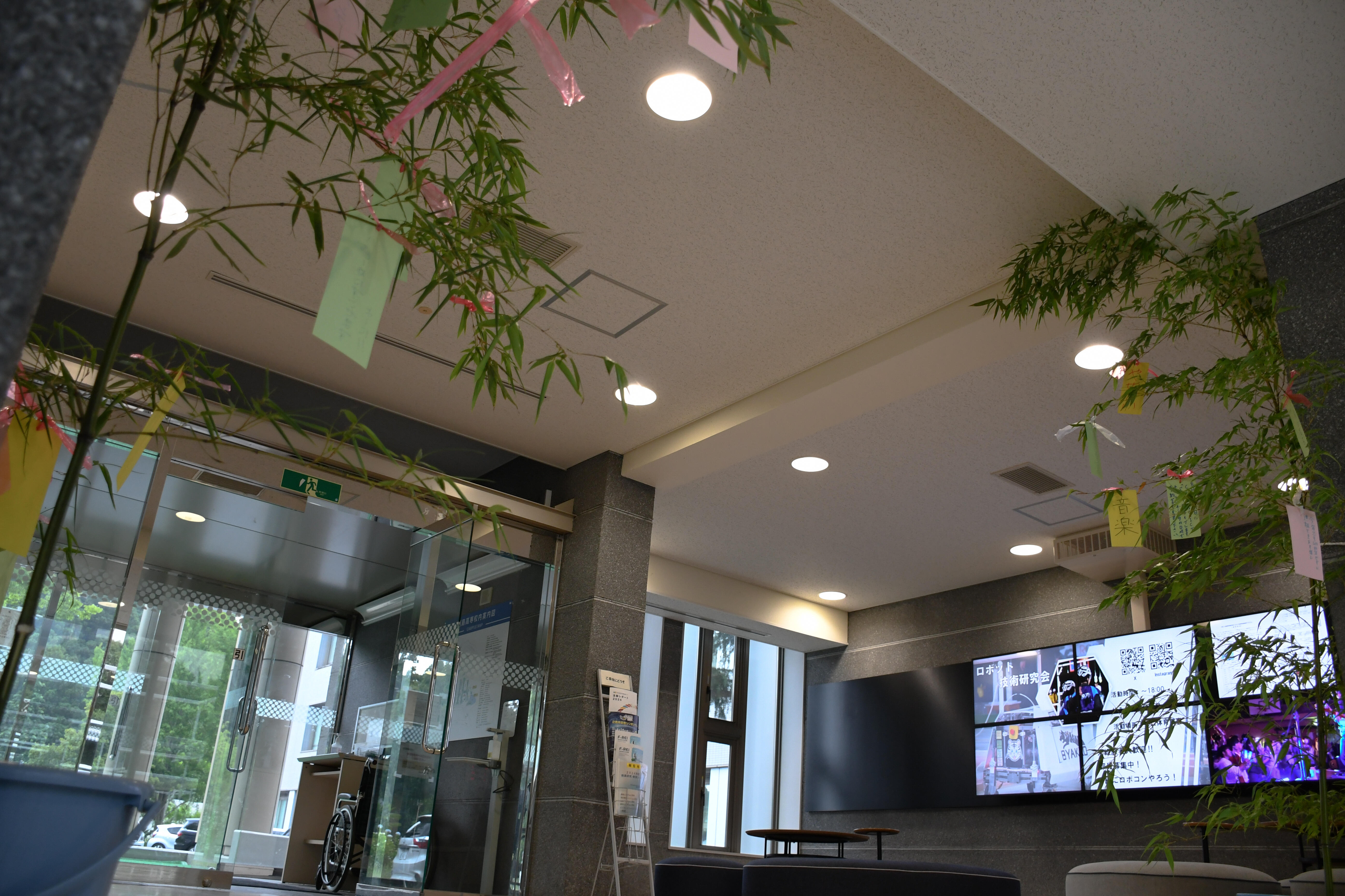 写真3（学生会による七夕飾りの設置について）.jpg