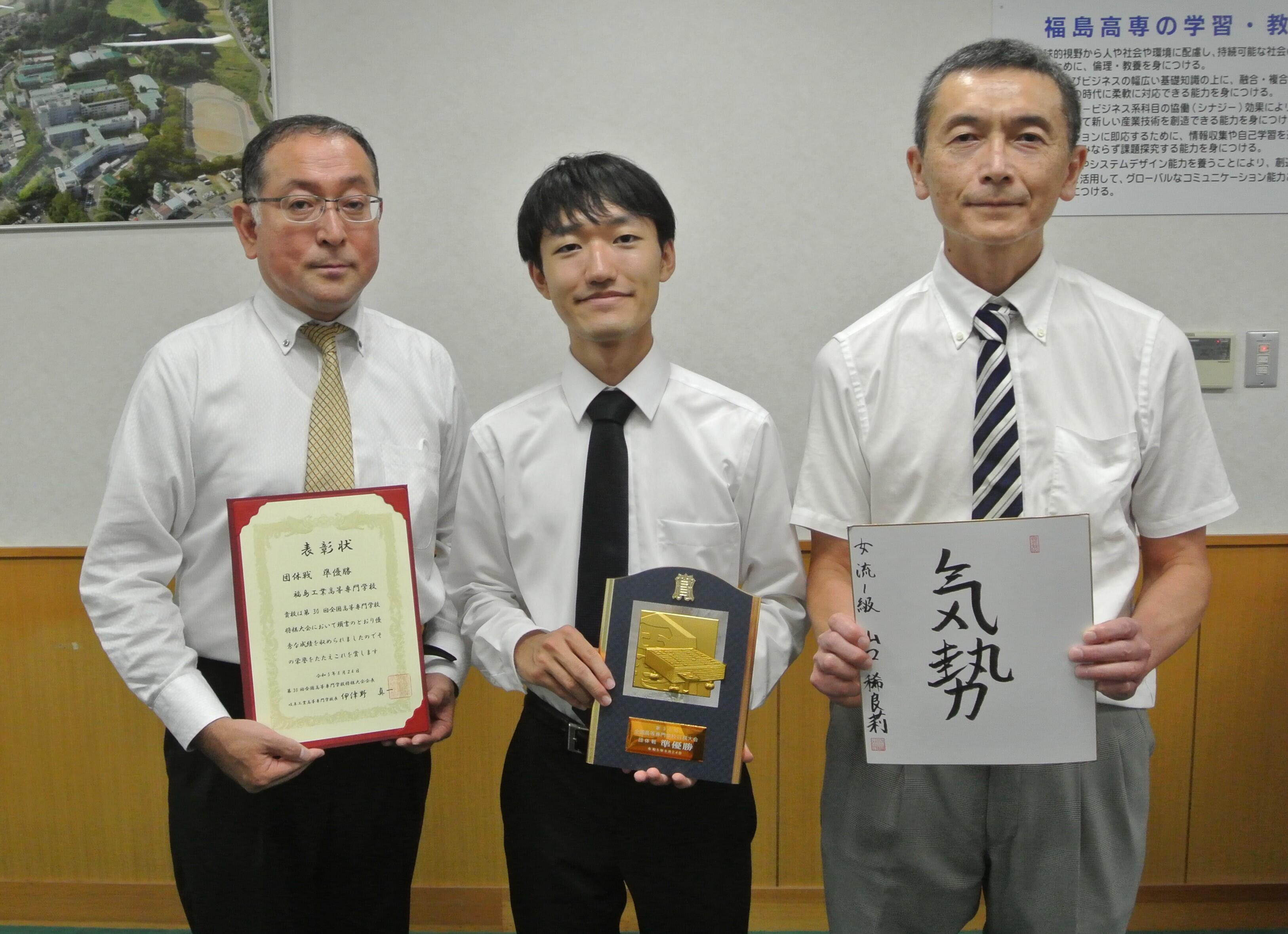 写真２（全国高専将棋大会で団体戦準優勝（2年連続））.JPG