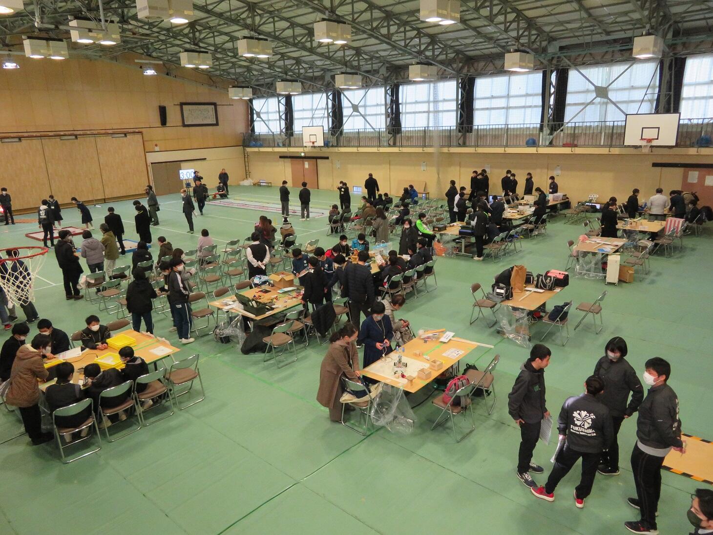 写真3（中学生ロボット競技会を開催）.JPG