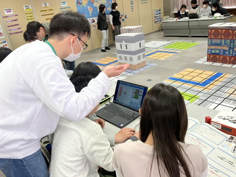 写真2（磐梯町立磐梯第一小学校でドローンプログラミングの出前授業を実施しました）.jpg