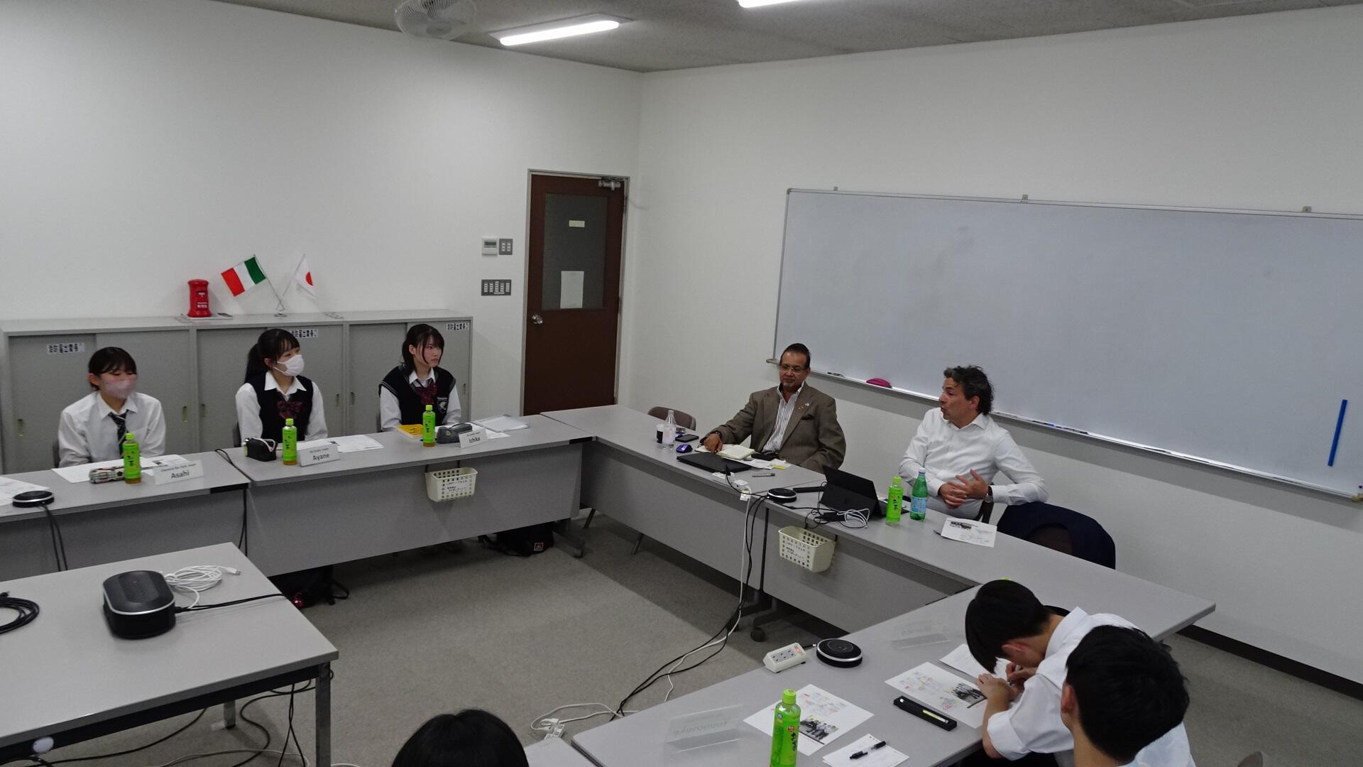 写真1（ICEジャパンを訪問し、英語でインタビューを実施しました）.jpg