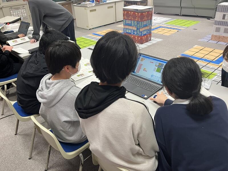 写真1（磐梯町立磐梯第一小学校でドローンプログラミングの出前授業を実施しました）.jpg