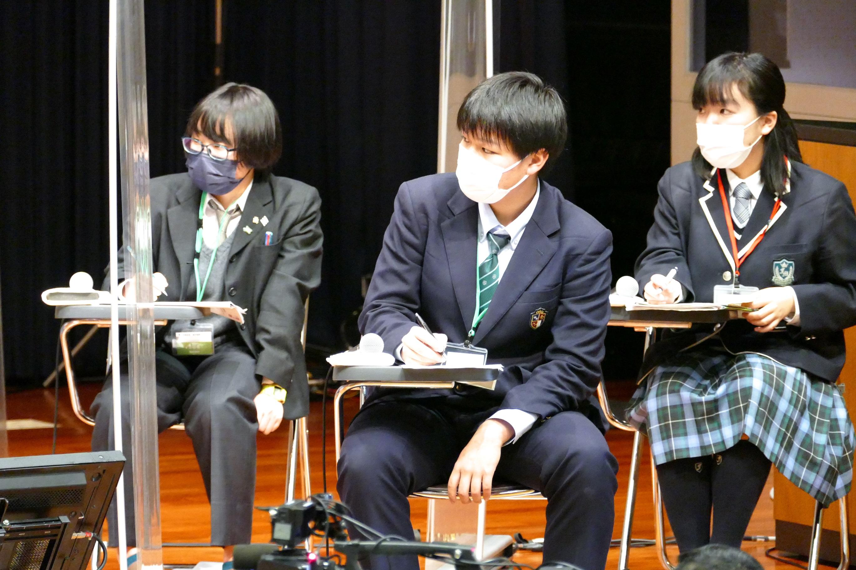 写真2（第５回福島第一廃炉国際フォーラムで本校学生が登壇・発表しました）.jpg