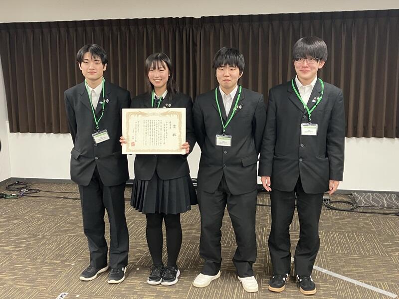 写真3（第10回全国ユース環境活動発表大会東北地方大会でミニ研究の活動内容を発表しました）.jpg