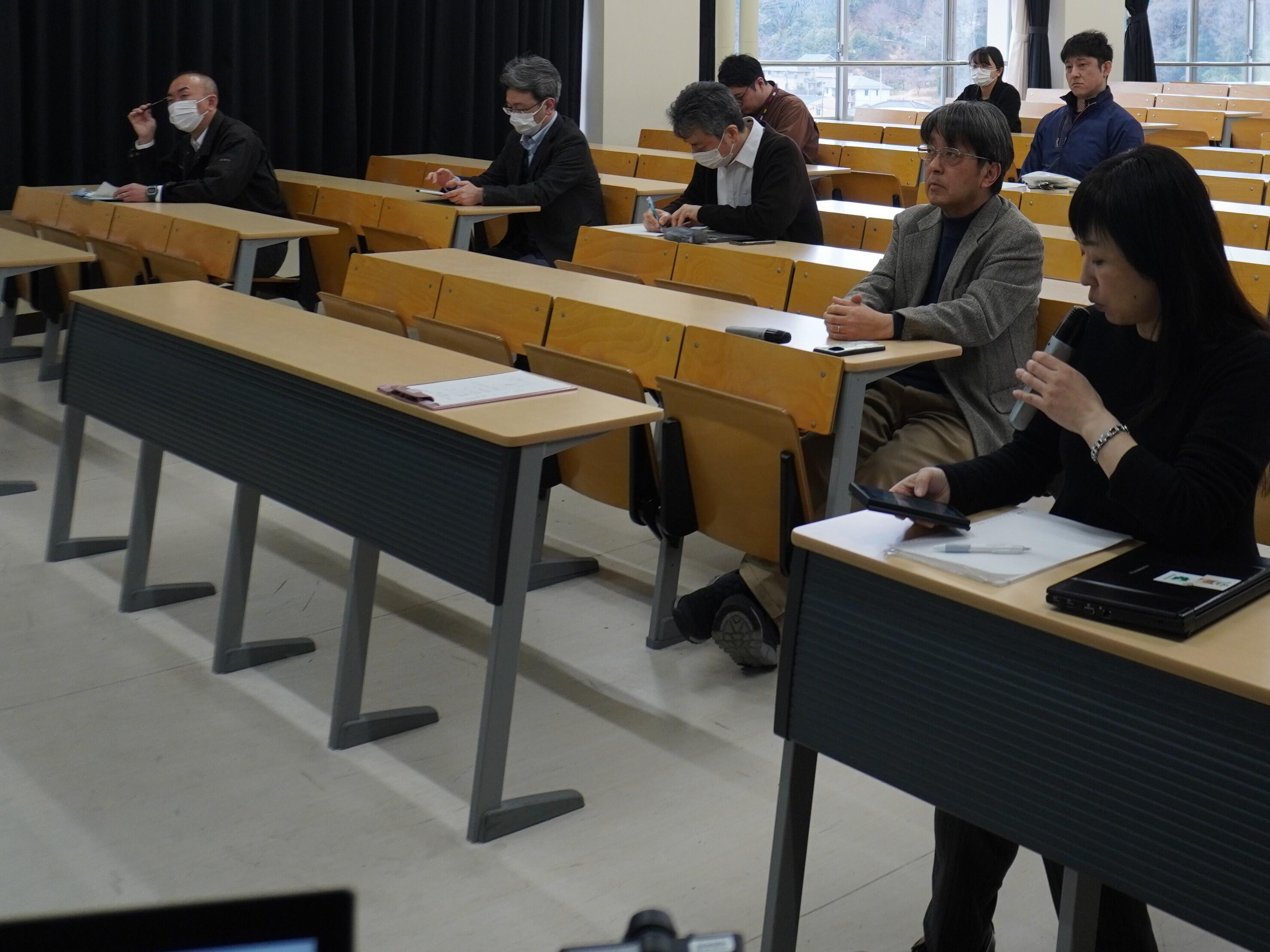 写真1（教職員向け講演会を開催）.JPG