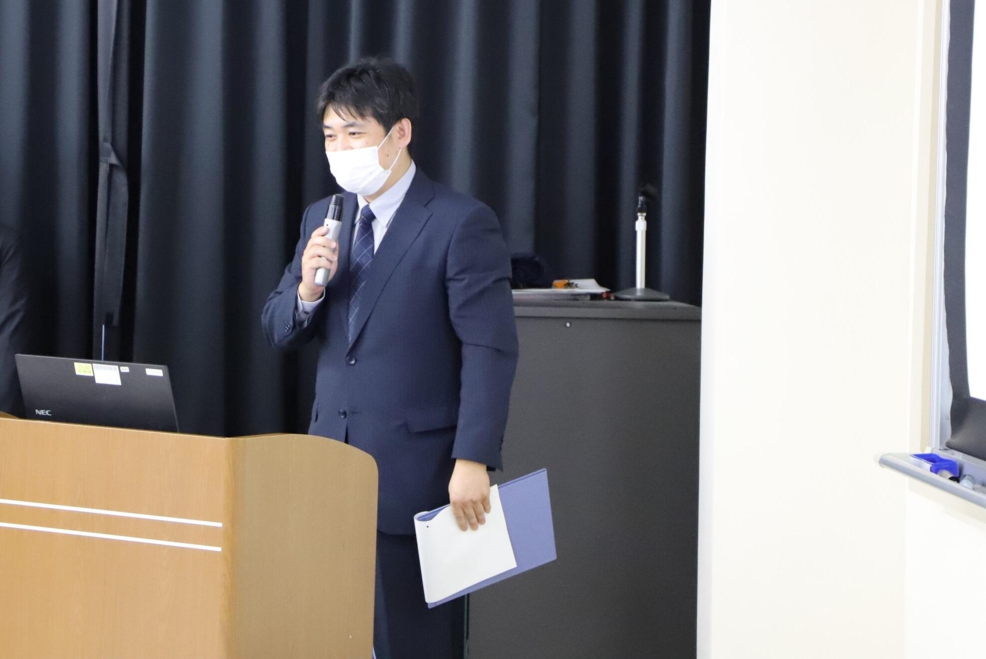 写真1（令和5年度海外渡航報告会を開催）.JPG