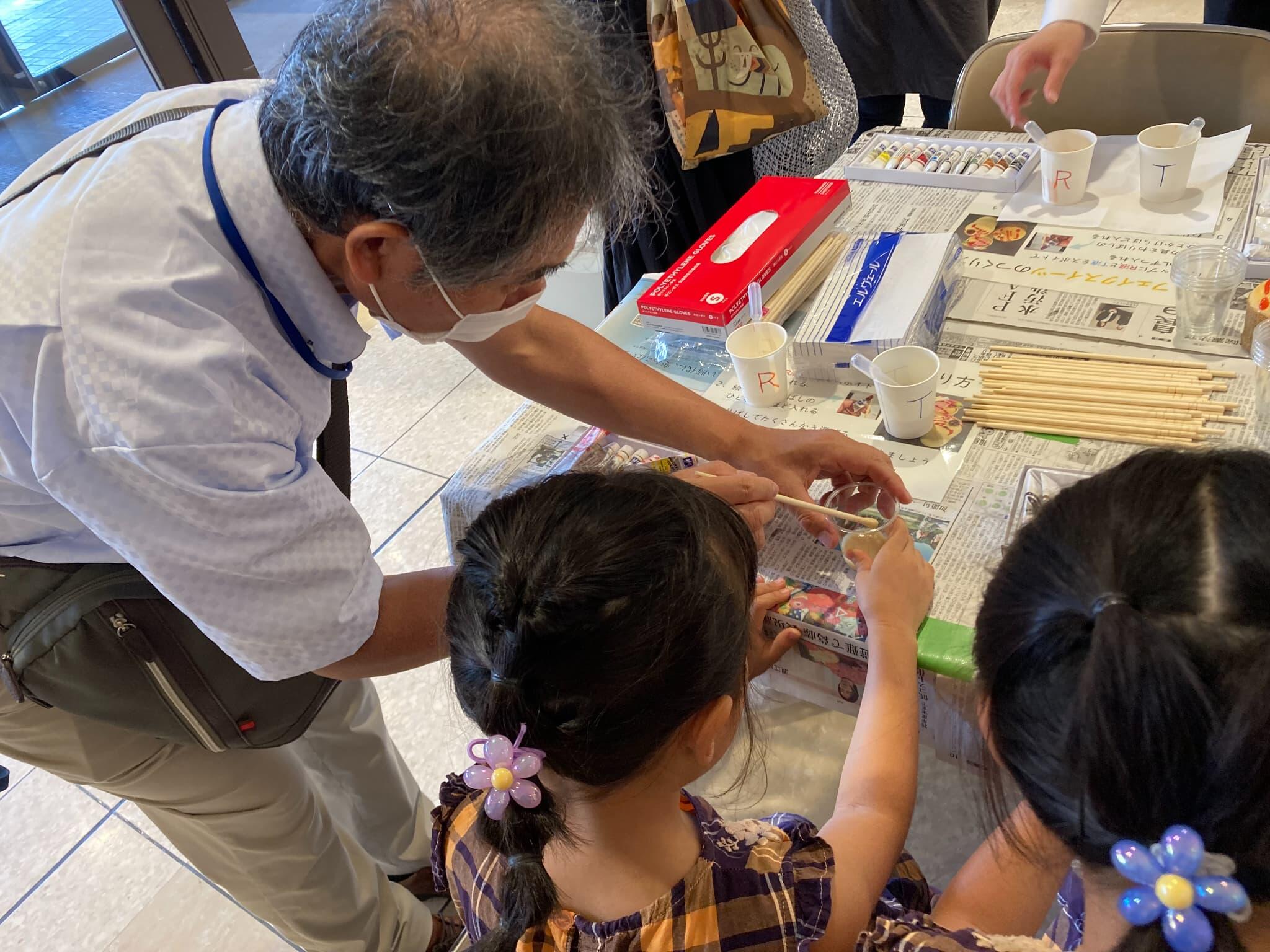 写真2（「化学への招待」を開催しました）.jpg