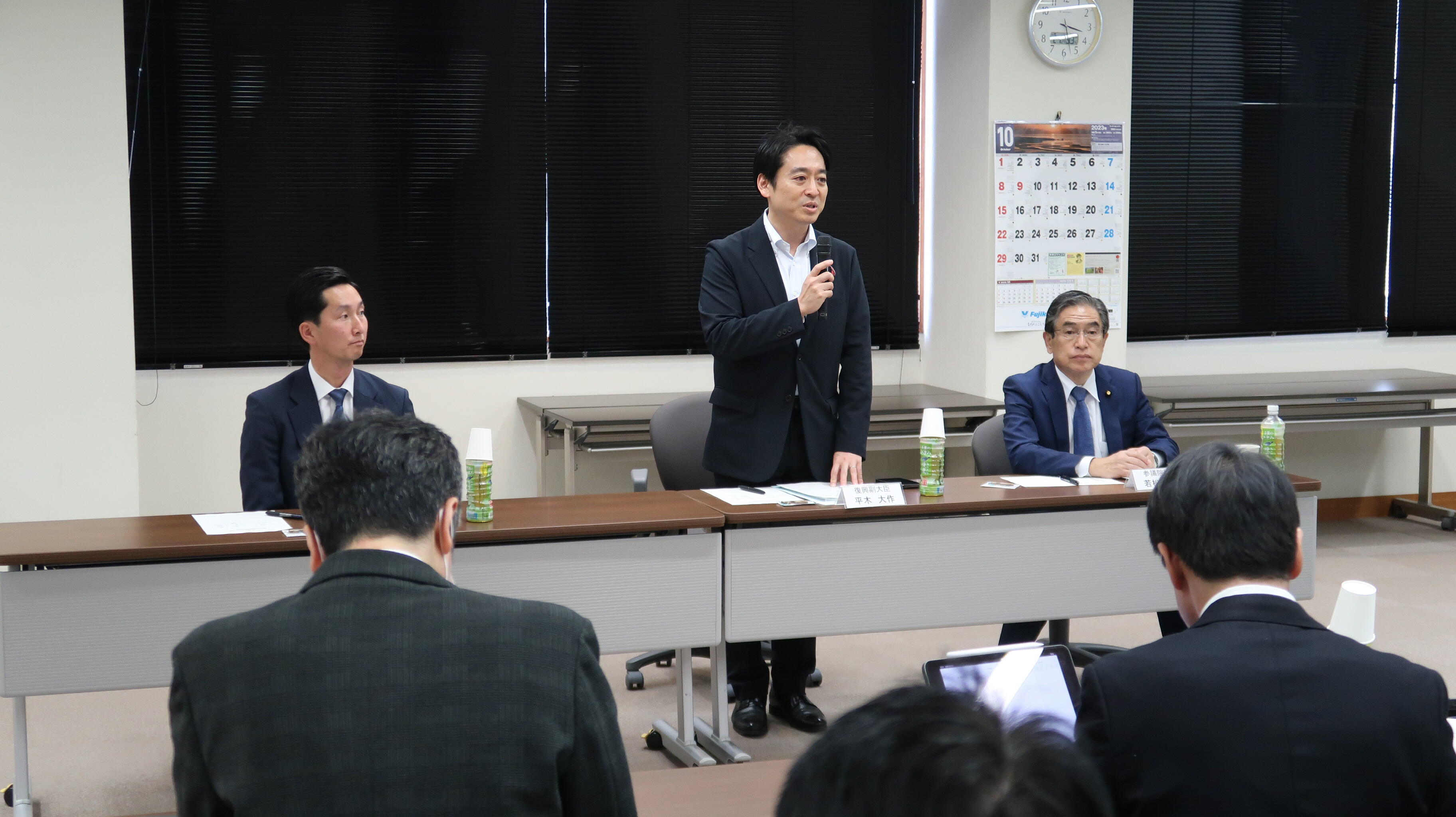 写真1（平木復興副大臣が本校を視察）.JPG