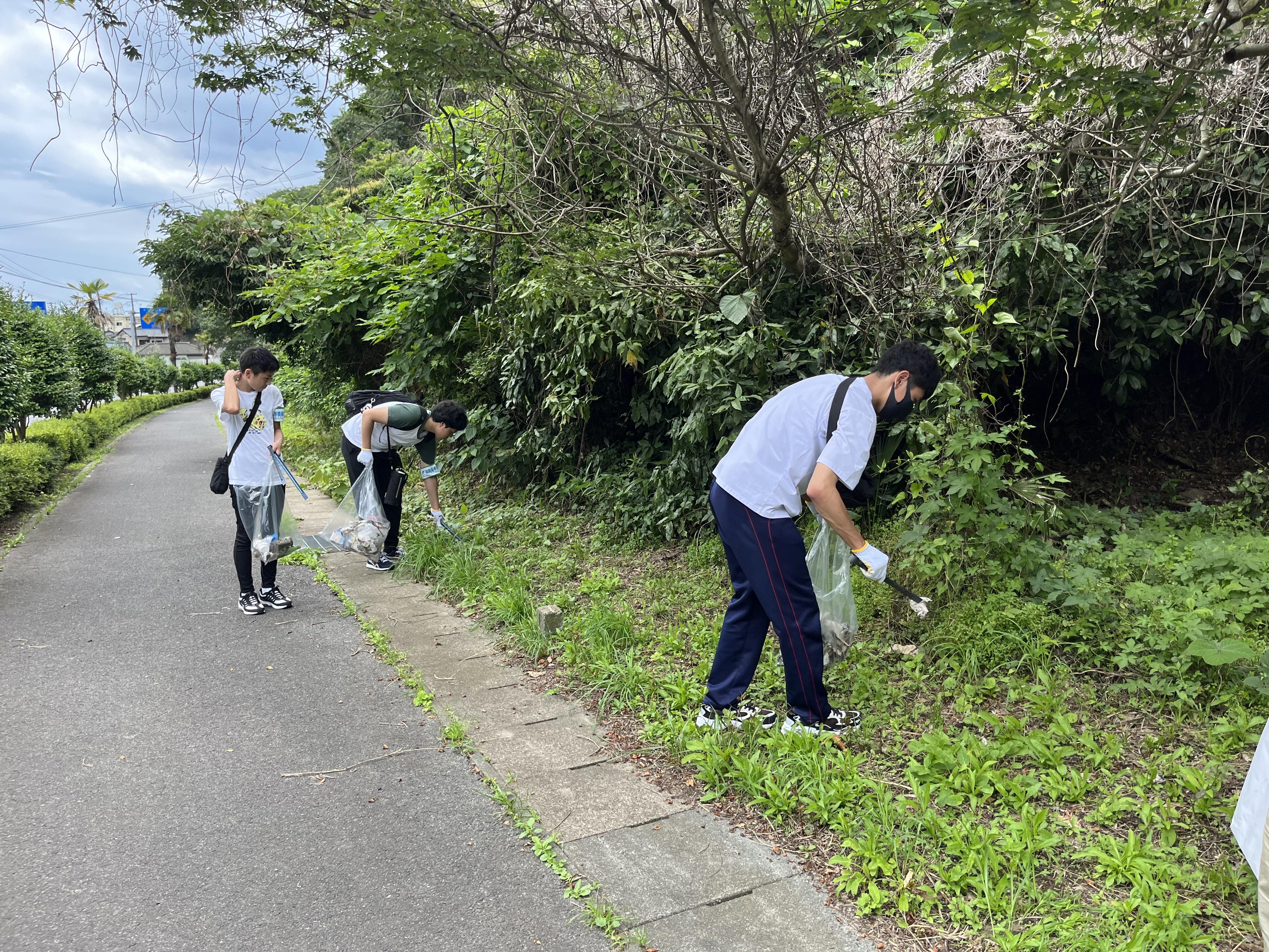 写真3（鉄道愛好会が江名鉄道廃線跡沿道の清掃活動をしました）.jpeg